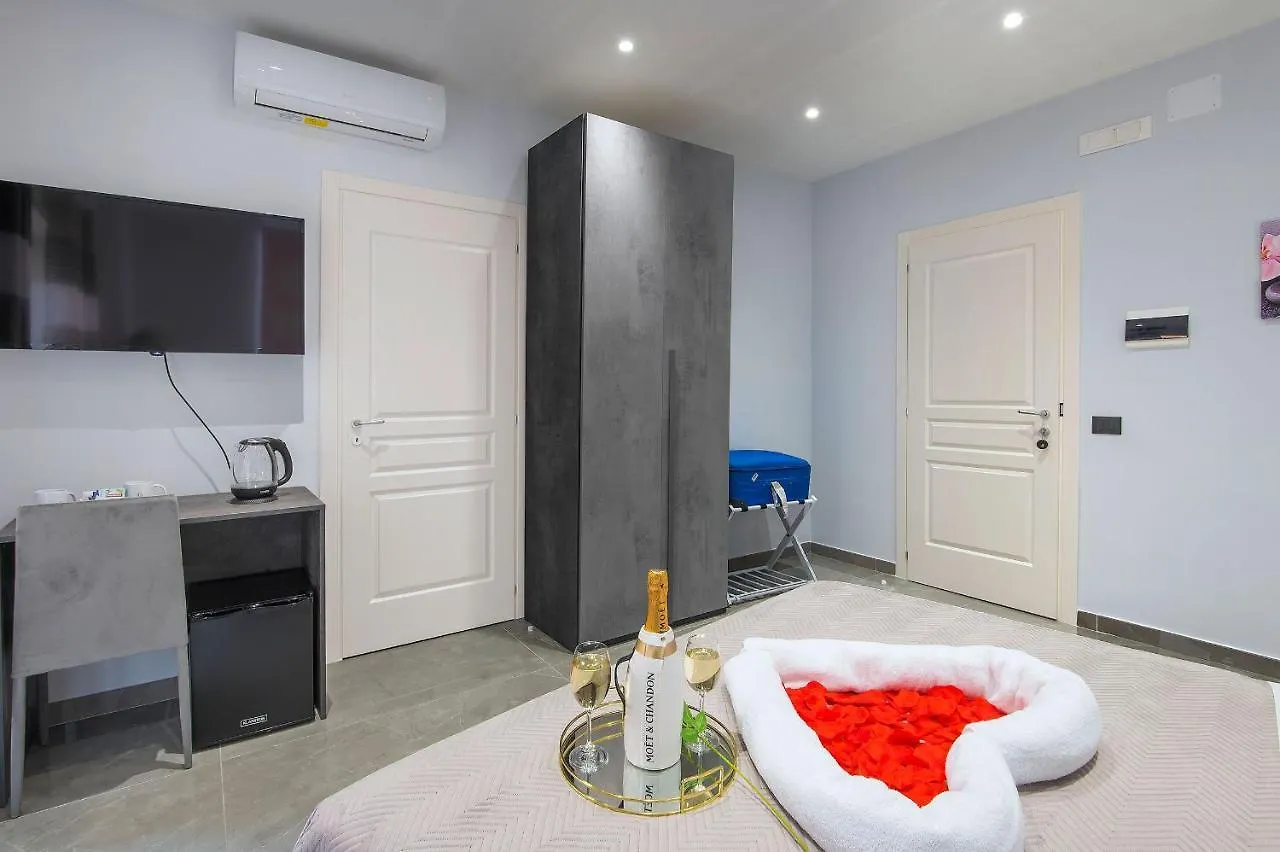 Garibaldi Rooms Portici Konukevi