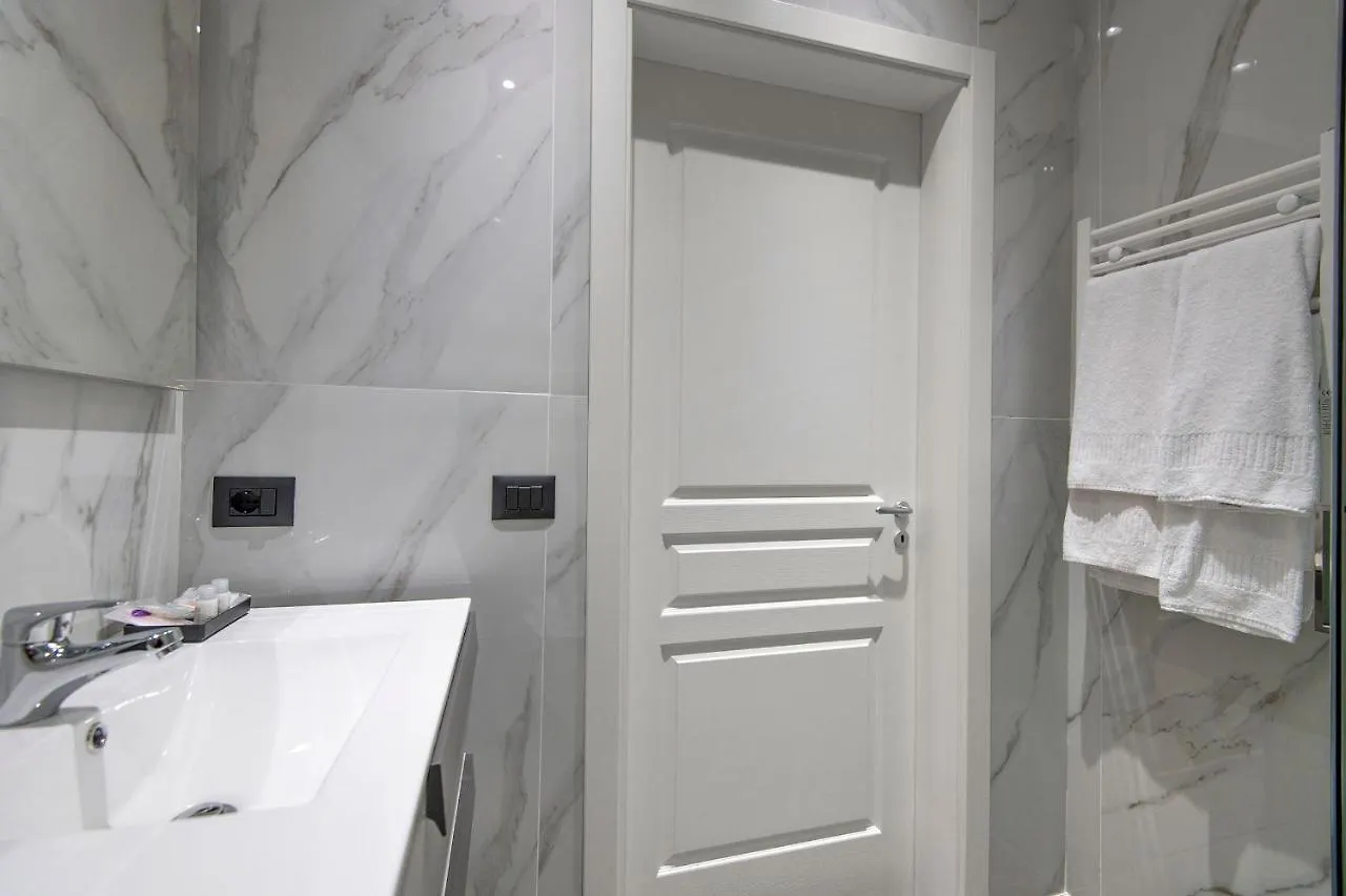 Garibaldi Rooms Portici 0*,